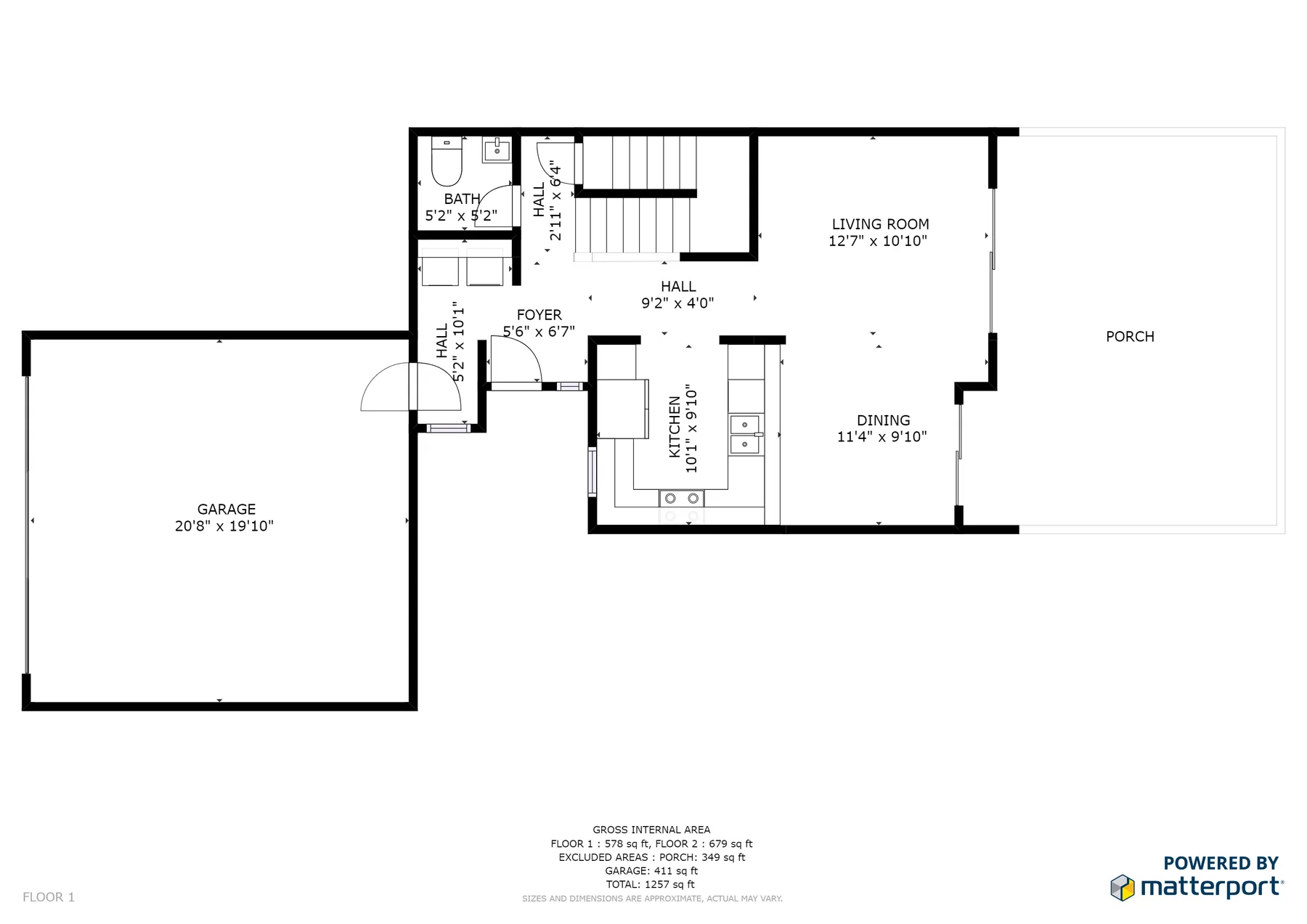 Un plano muestra un garaje, pasillo, cocina, sala de estar, comedor y porche.