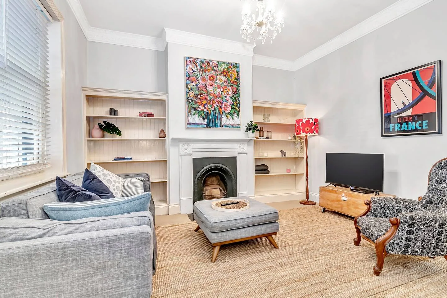 Relax in the evenings in the cosy living room. It’s fitted with plush sofas and TV, perfect for movie nights at home.