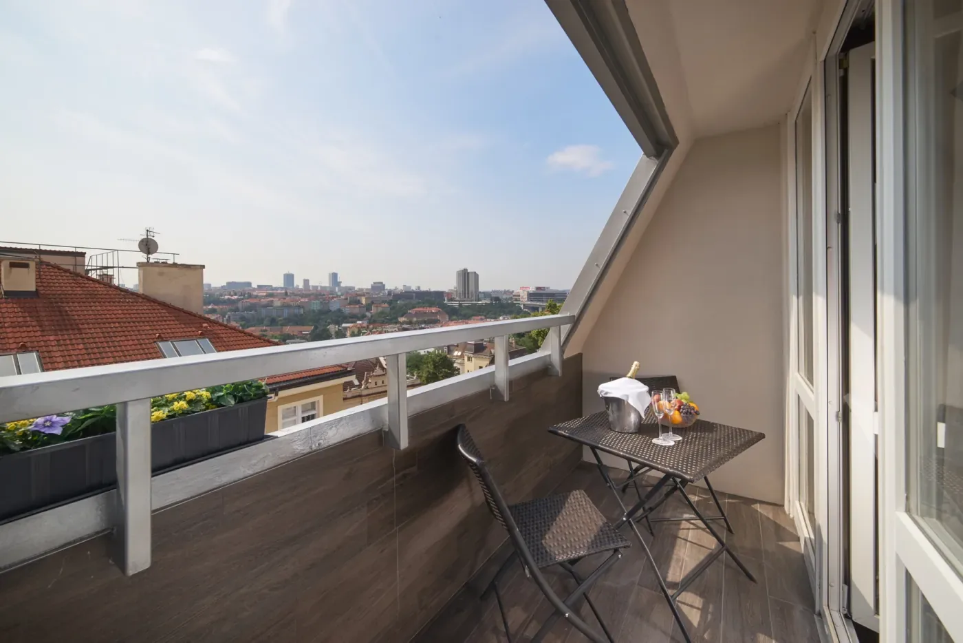 Tejados de Praga vistos desde un balcón del Hotel Ametyst