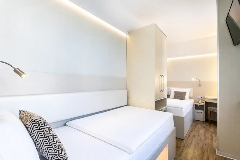 Habitación deluxe con dos camas individuales separadas en el Hotel Ametyst Prague