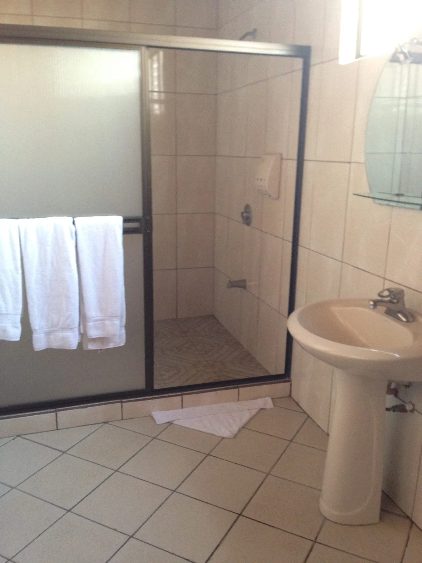 Room bathroom with jacuzzi