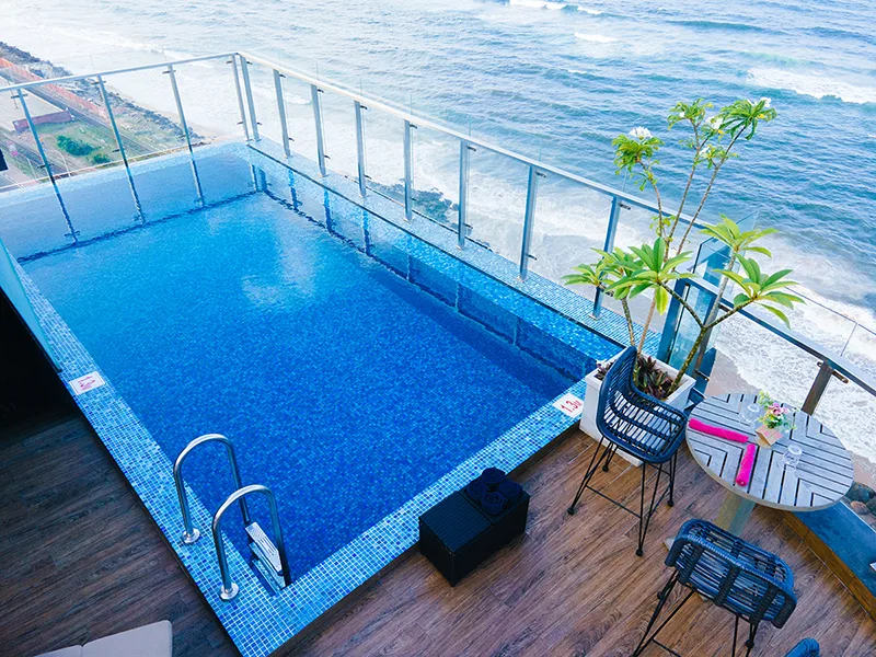 Piscina infinita en la azotea