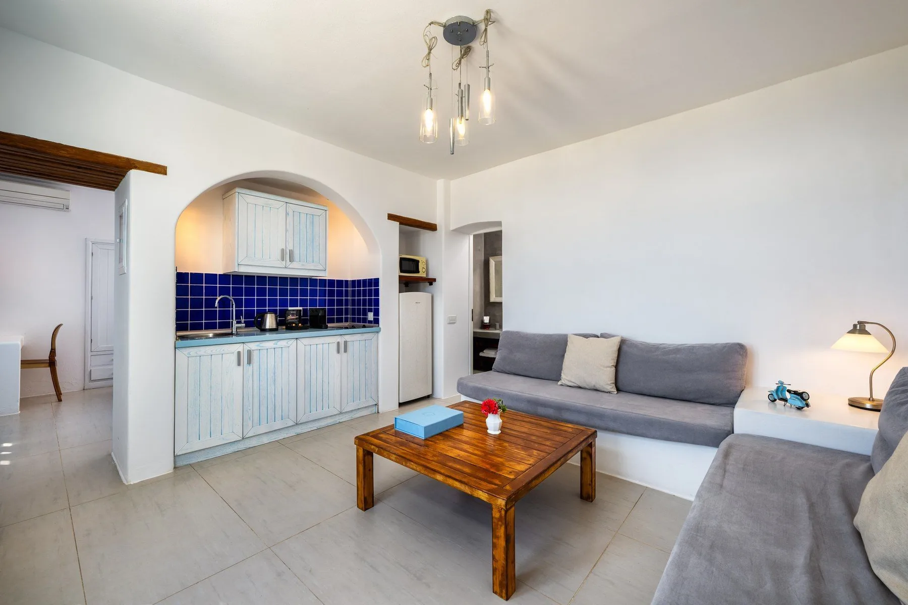 Santorini luxury villa Aeolus in Vourvoulos - 3