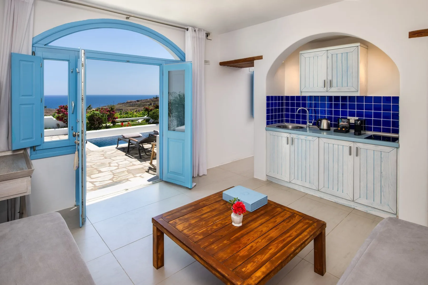 Santorini luxury villa Aeolus in Vourvoulos - 4