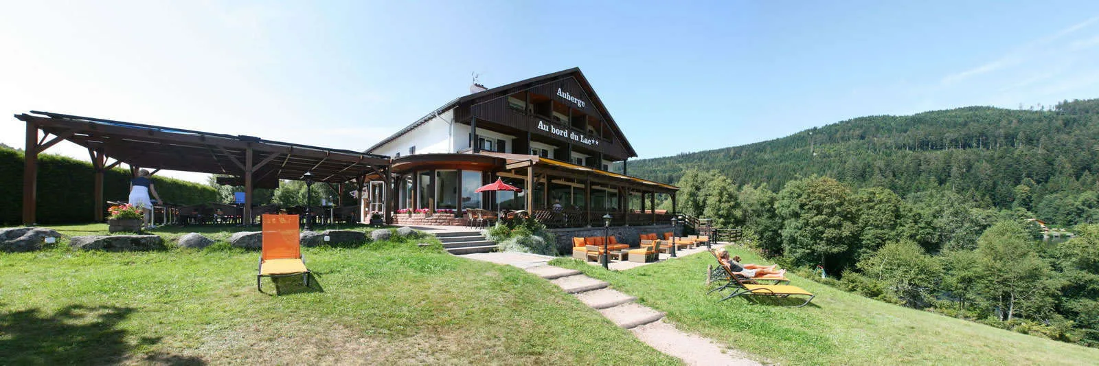 Auberge au bord du lac