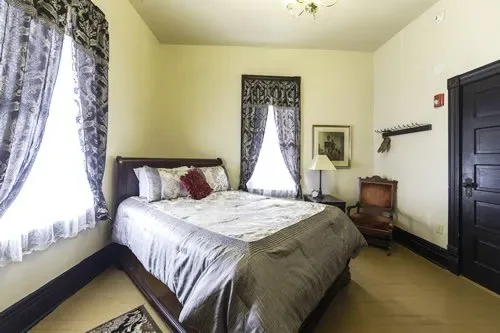 Suite Renfro