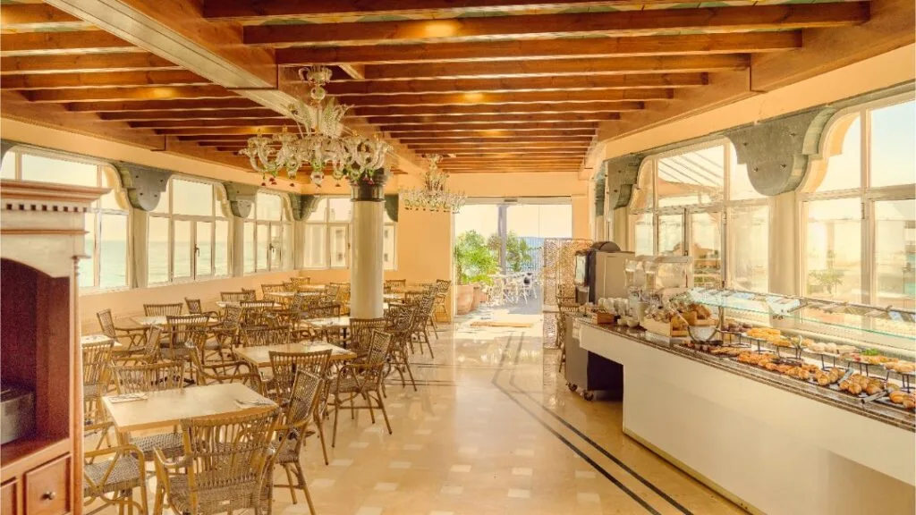 Hotel restaurant