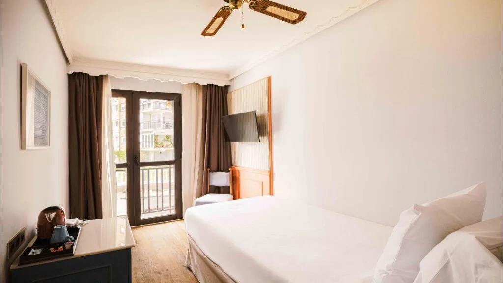 Hotel single room