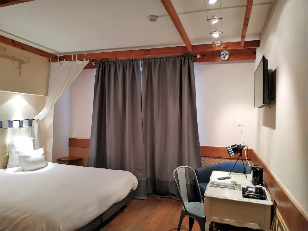 Ground-floor room