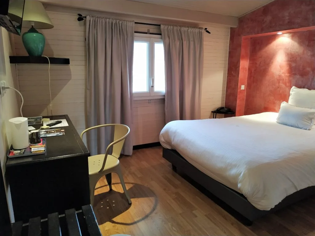 Single-person room