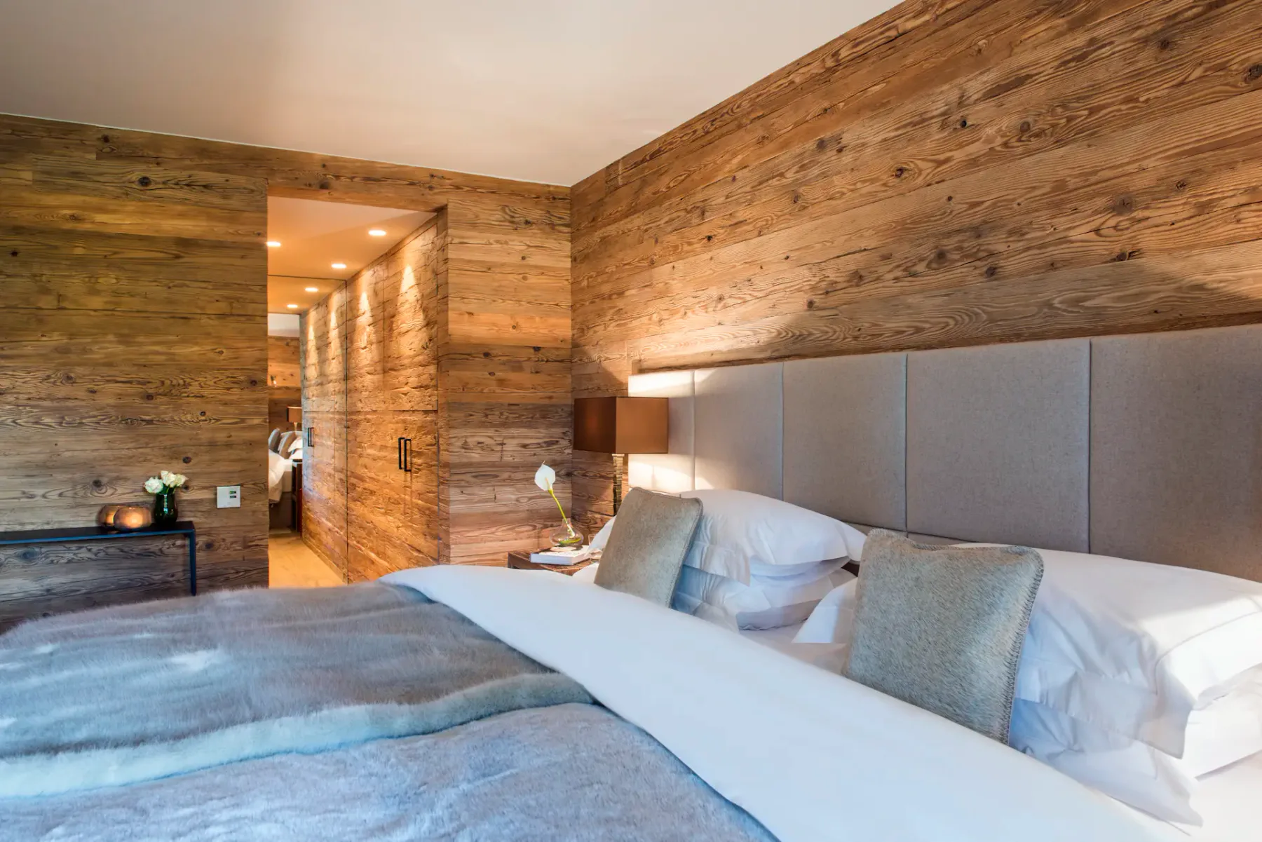 Baño privado con ducha para el dormitorio con cama super king o dos camas individuales de Rosalp 4 Verbier