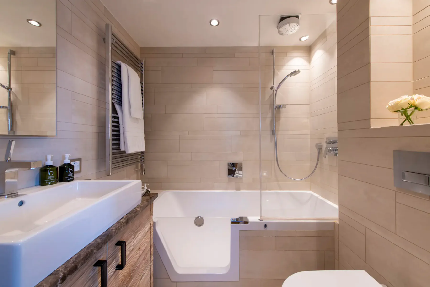 Baño de la suite principal con cama Emperor o dos camas individuales de Rosalp 4 Verbier