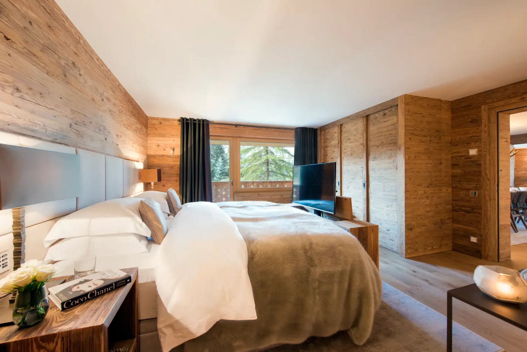 Baño privado con ducha para el dormitorio con cama super king o dos camas individuales de Rosalp 4 Verbier