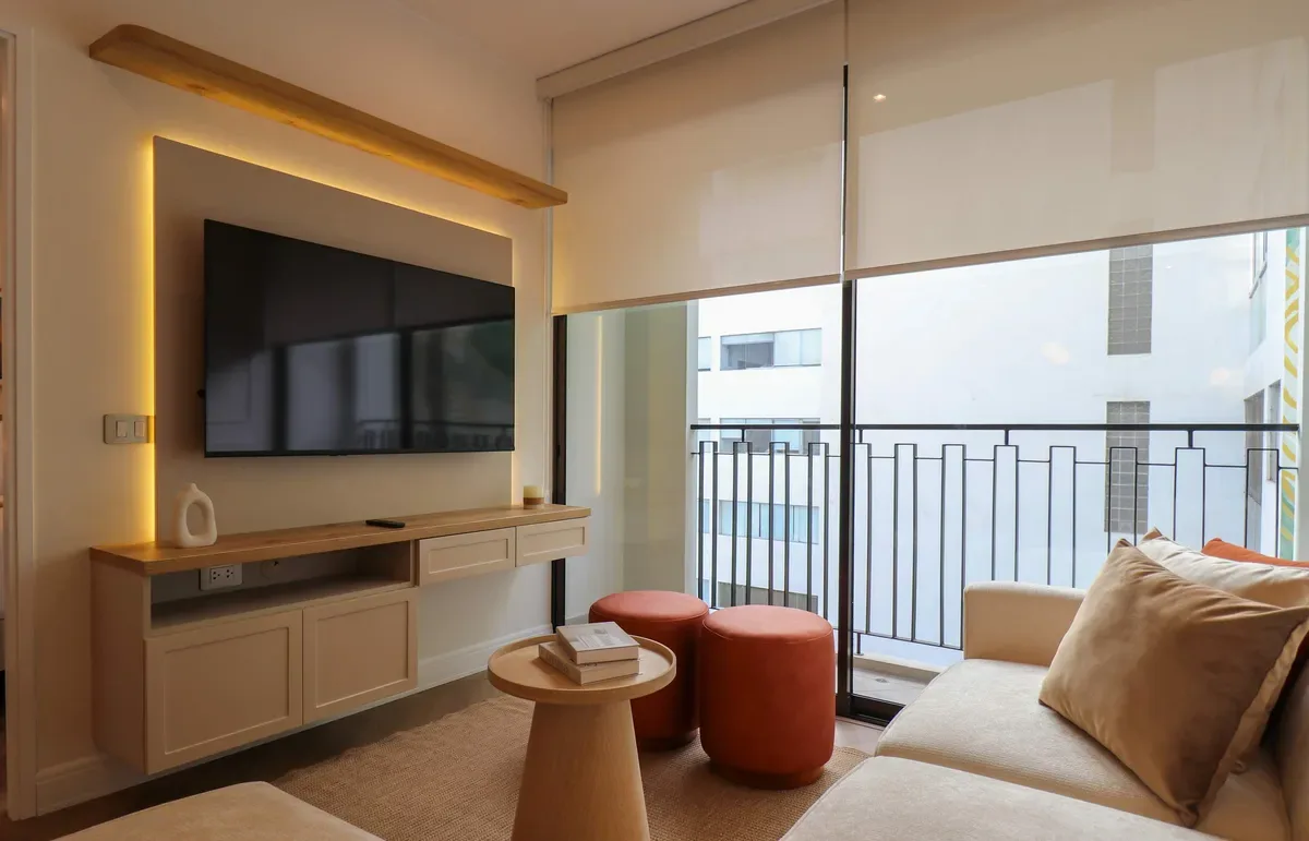 Designer 2BR Stay w/ Balcony in Miraflores