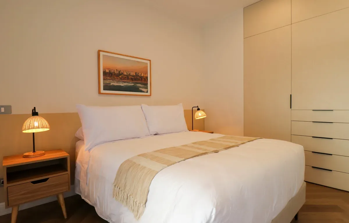 Designer 2BR Stay w/ Balcony in Miraflores