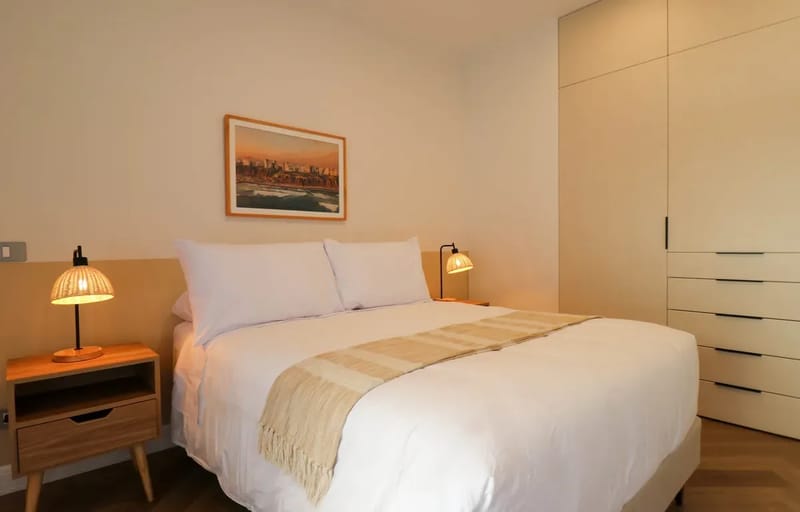 Designer 2BR Stay w/ Balcony in Miraflores