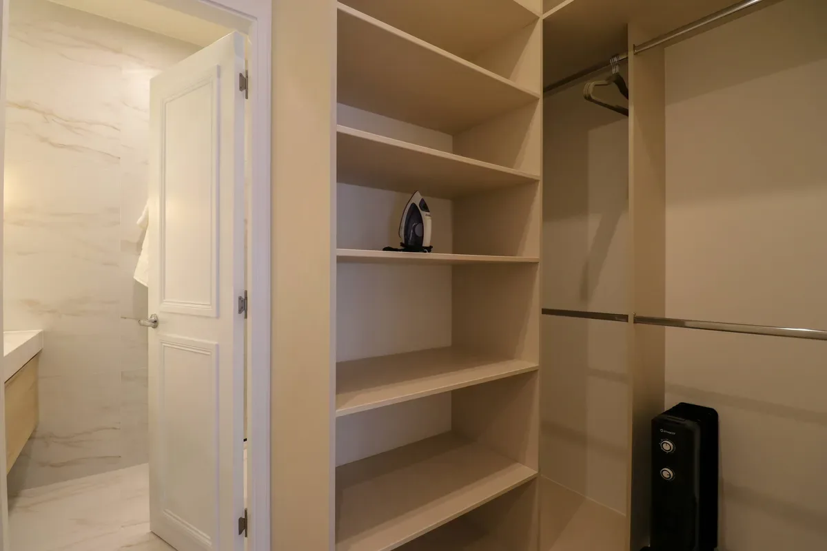 Designer 2BR Stay w/ Balcony in Miraflores