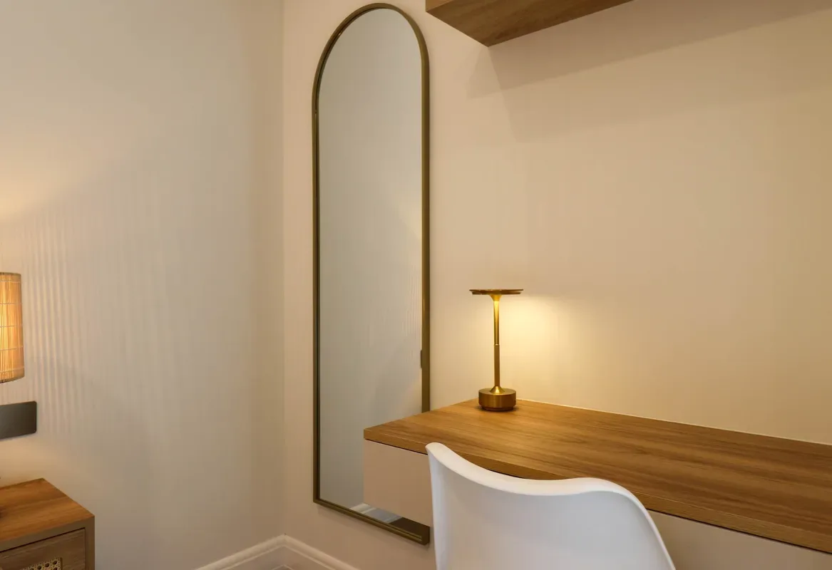 Designer 2BR Stay w/ Balcony in Miraflores