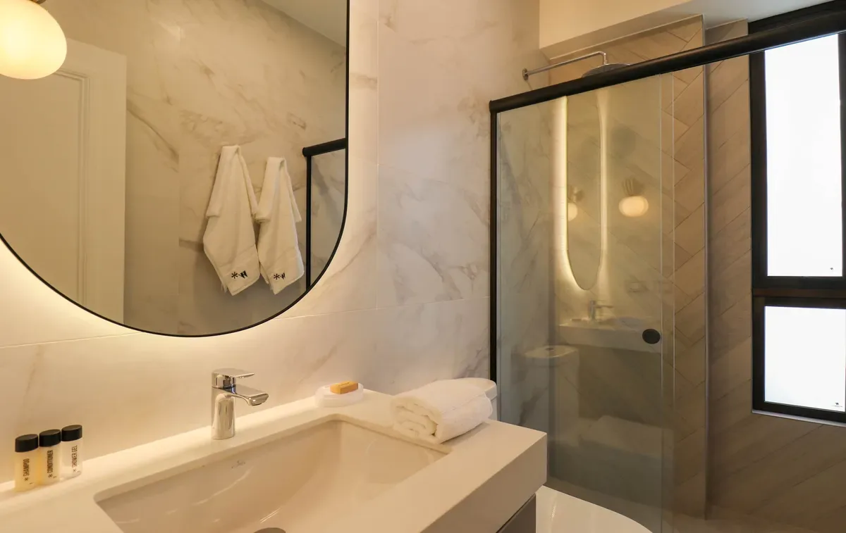 Designer 2BR Stay w/ Balcony in Miraflores