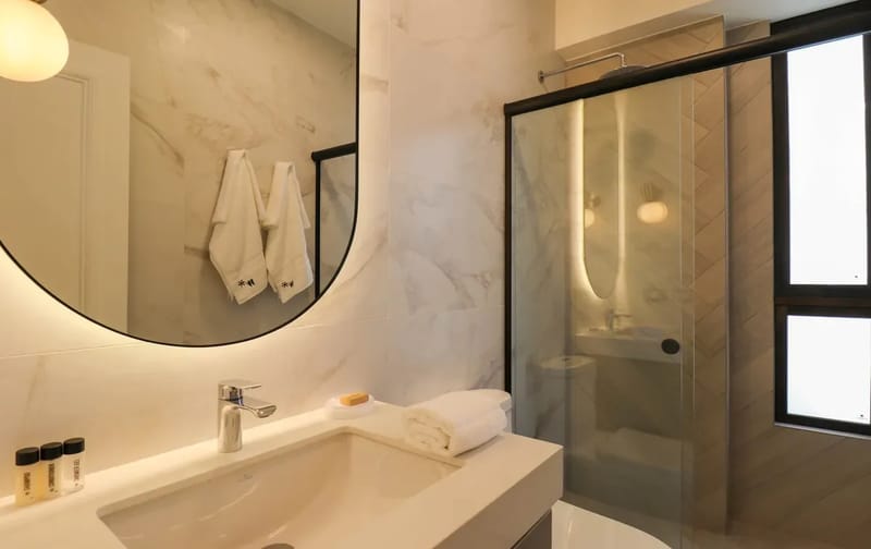 Designer 2BR Stay w/ Balcony in Miraflores