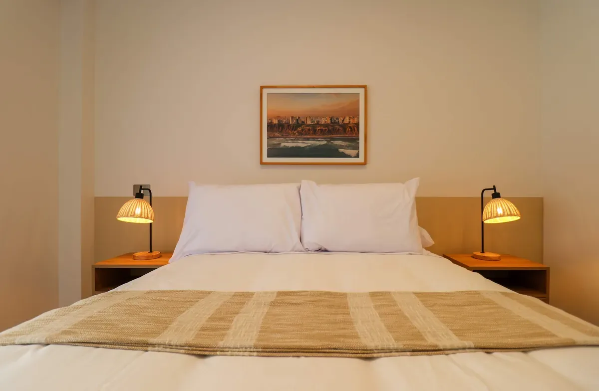 Designer 2BR Stay w/ Balcony in Miraflores