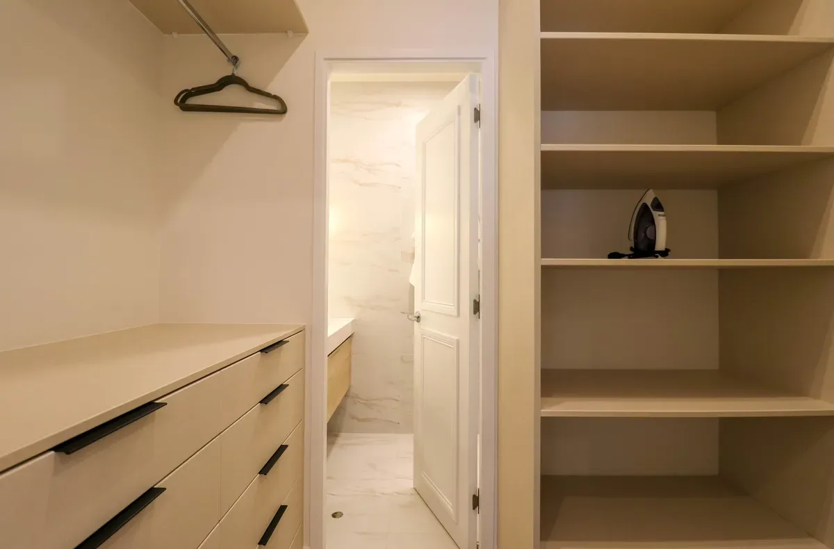 Designer 2BR Stay w/ Balcony in Miraflores