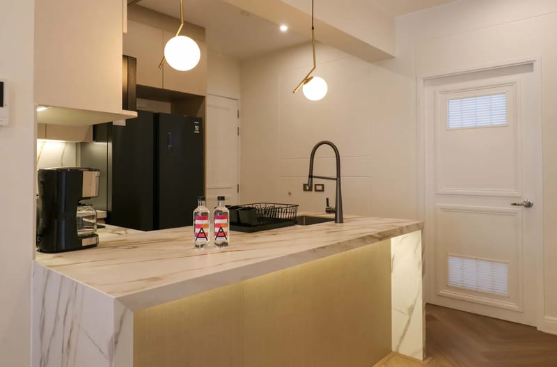Designer 2BR Stay w/ Balcony in Miraflores