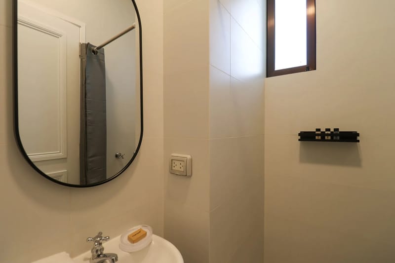 Designer 2BR Stay w/ Balcony in Miraflores