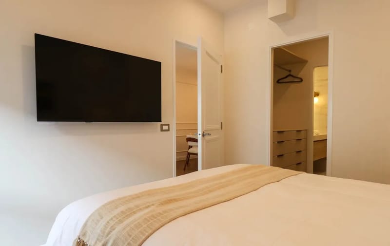 Designer 2BR Stay w/ Balcony in Miraflores