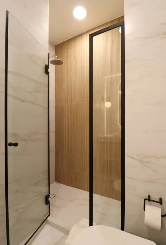 Designer 2BR Stay w/ Balcony in Miraflores