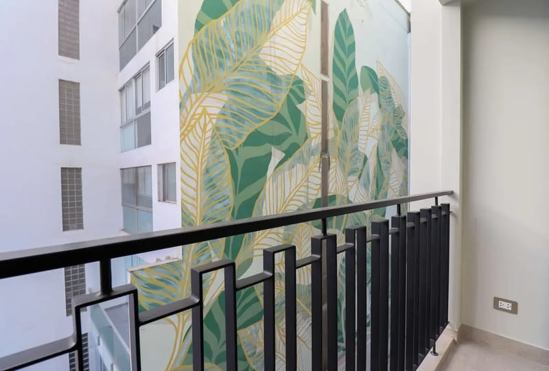 Designer 2BR Stay w/ Balcony in Miraflores