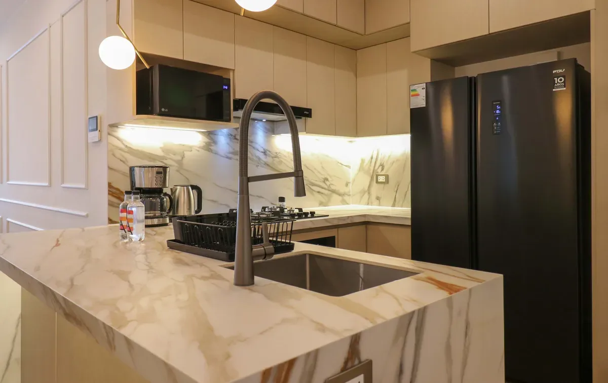 Designer 2BR Stay w/ Balcony in Miraflores