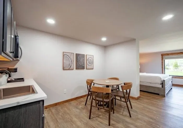 Habitación con dos camas queen junto al lago