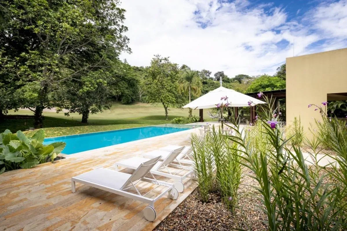 Luxury 5BR w/ Private Pool in Anapoima