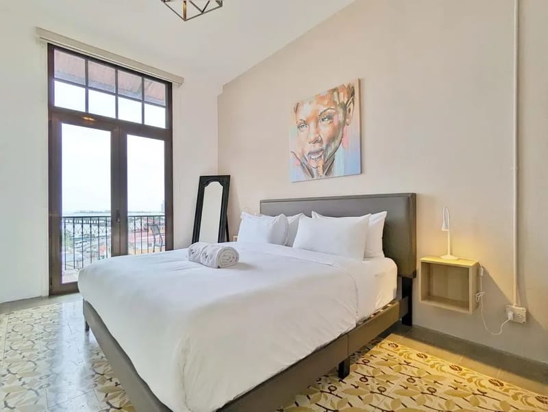 Stylish 3BR in Casco Antiguo w/ Balcony