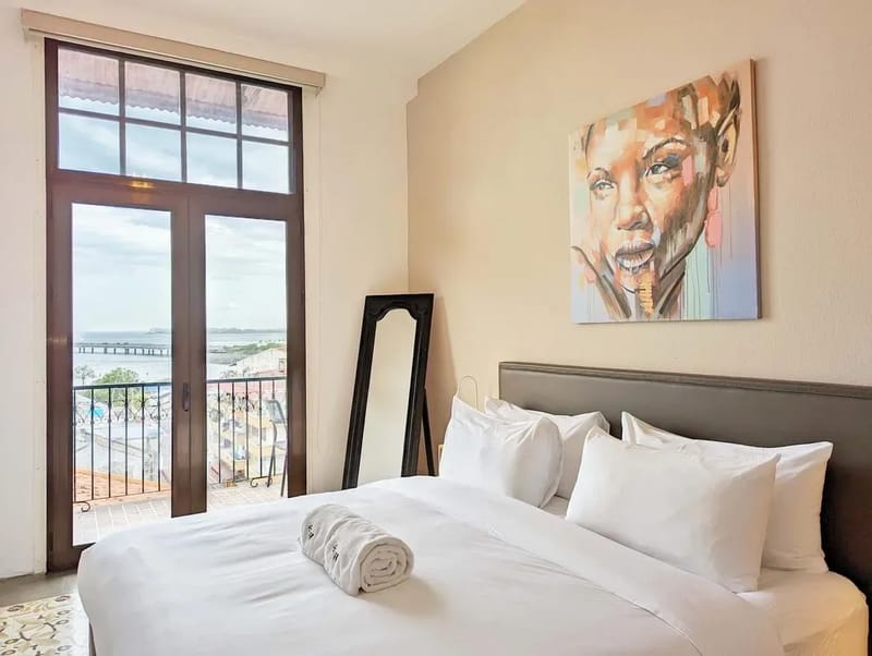 Stylish 3BR in Casco Antiguo w/ Balcony