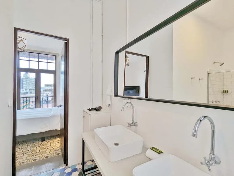 Stylish 3BR in Casco Antiguo w/ Balcony