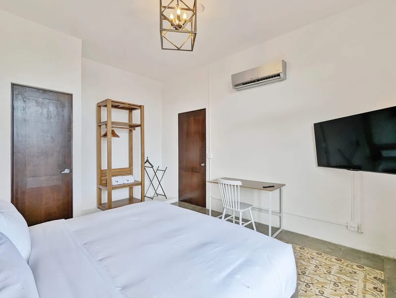 Stylish 3BR in Casco Antiguo w/ Balcony