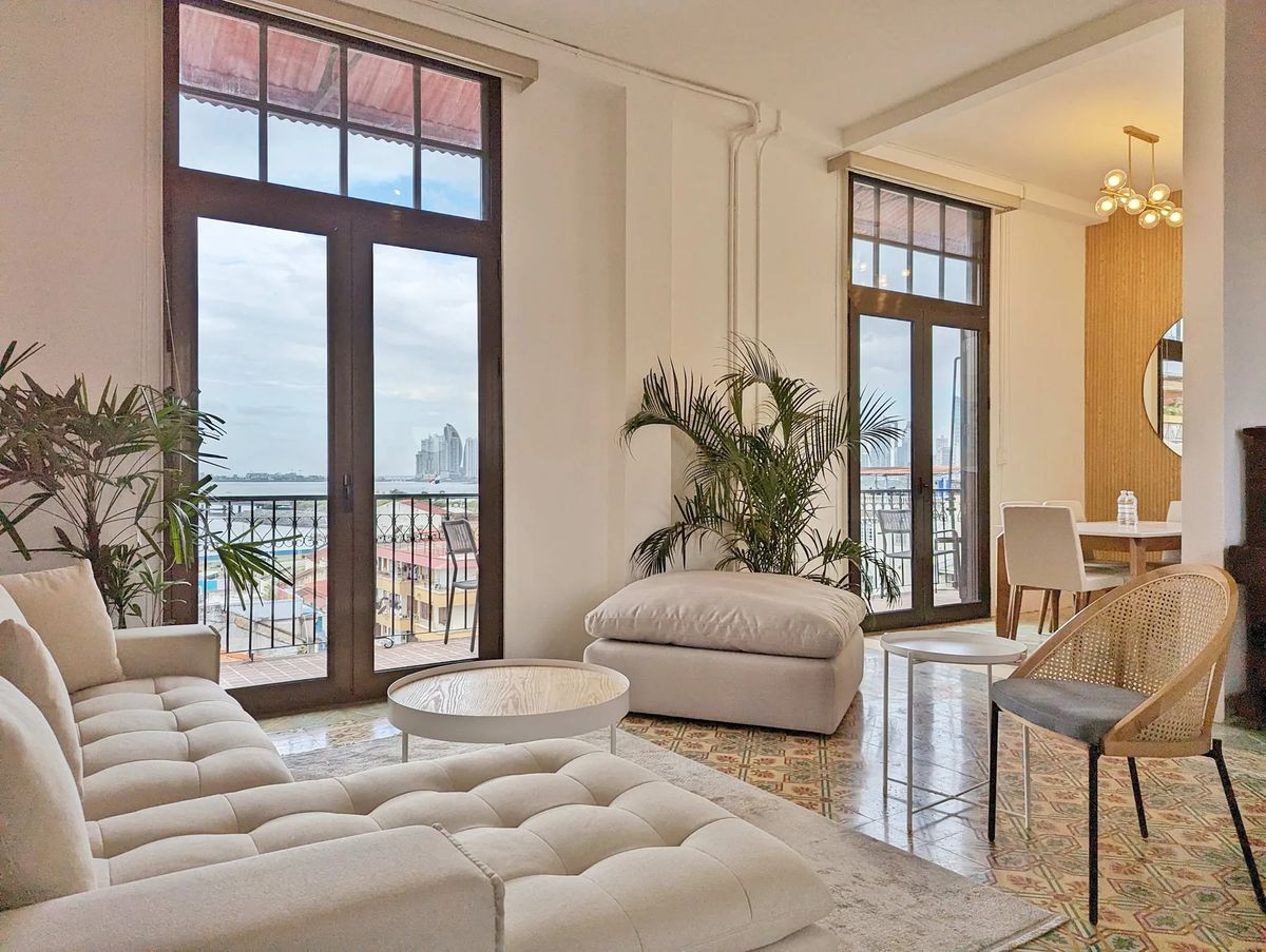Stylish 3BR in Casco Antiguo w/ Balcony