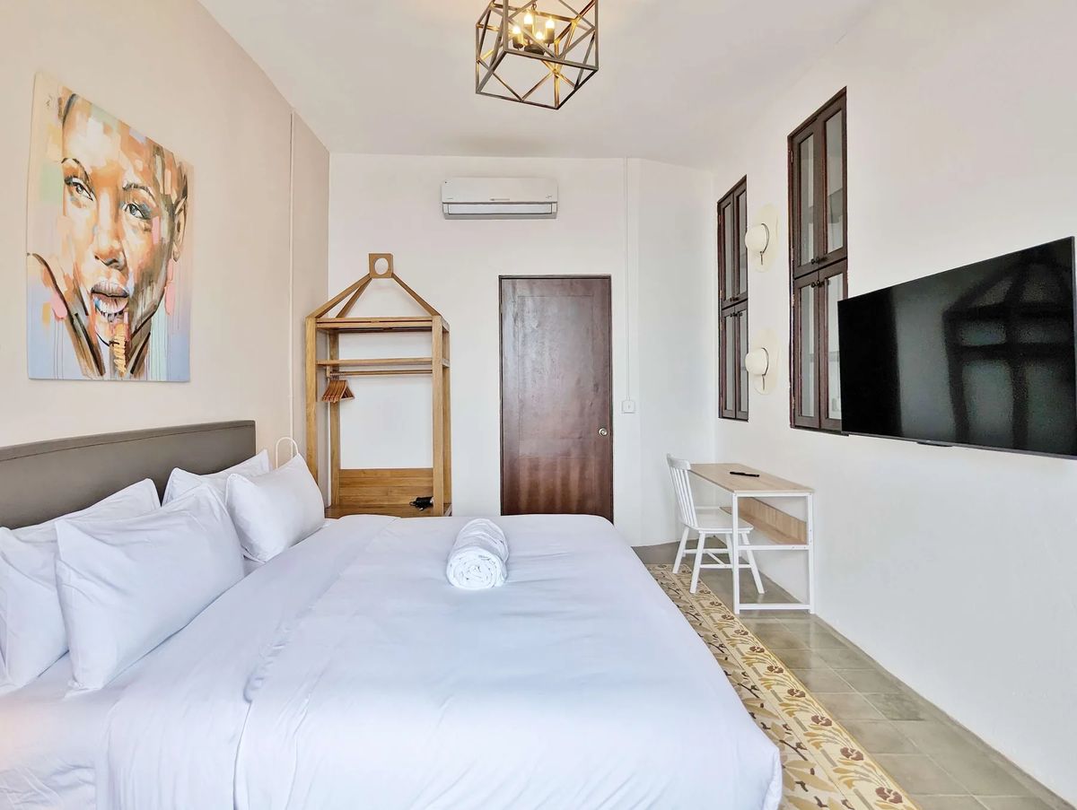 Stylish 3BR in Casco Antiguo w/ Balcony