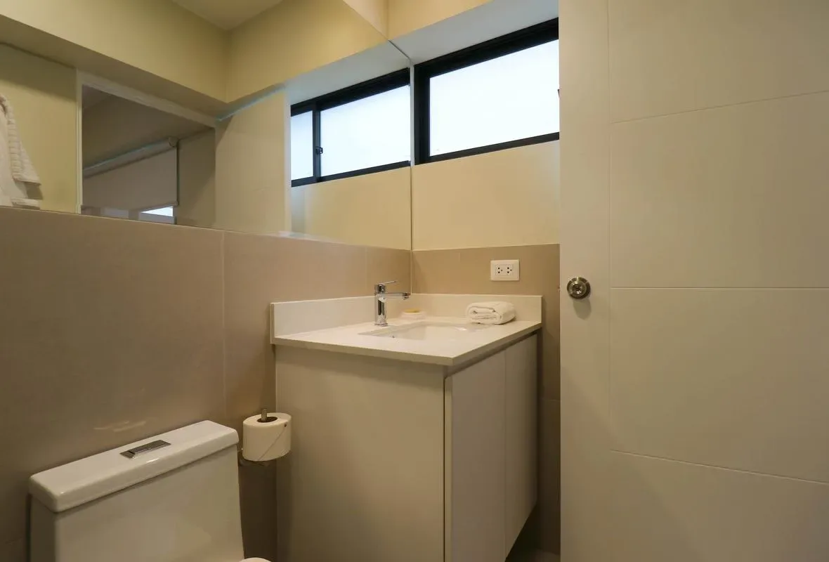 Majestic 2BR w/ Comfy Balcony Near Kennedy Park