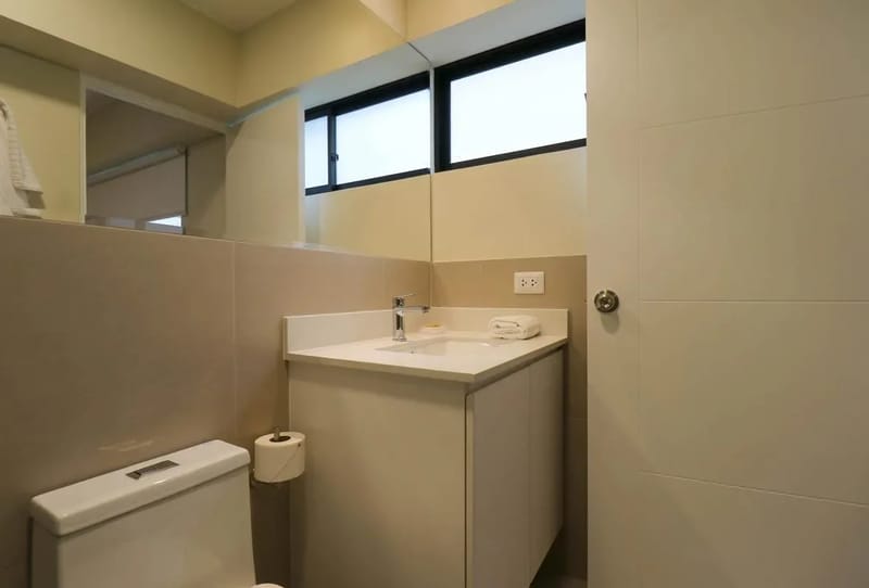 Majestic 2BR w/ Comfy Balcony Near Kennedy Park