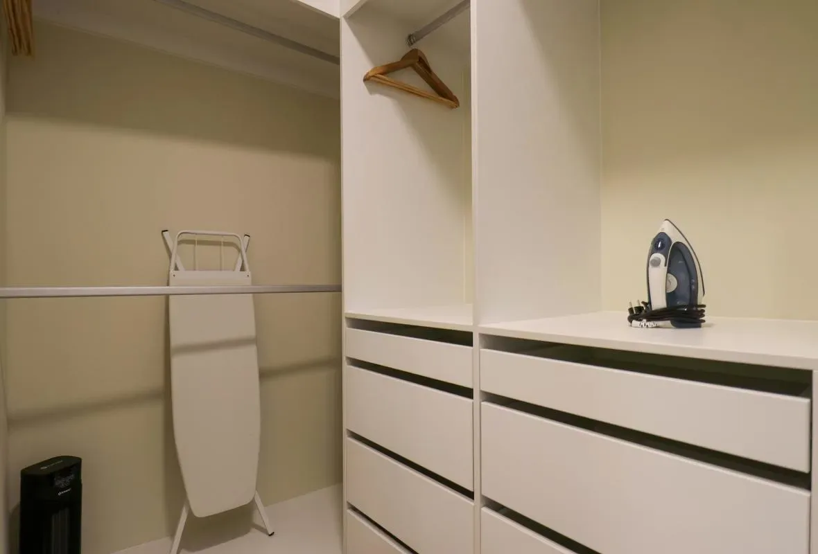 Majestic 2BR w/ Comfy Balcony Near Kennedy Park