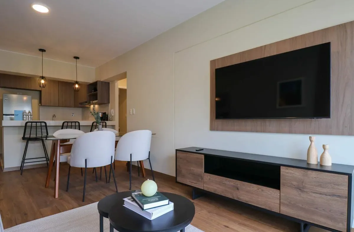 Majestic 2BR w/ Comfy Balcony Near Kennedy Park