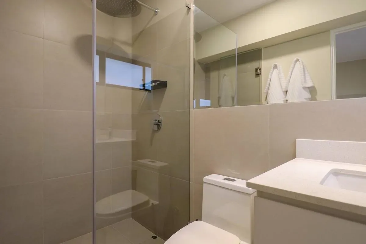 Majestic 2BR w/ Comfy Balcony Near Kennedy Park