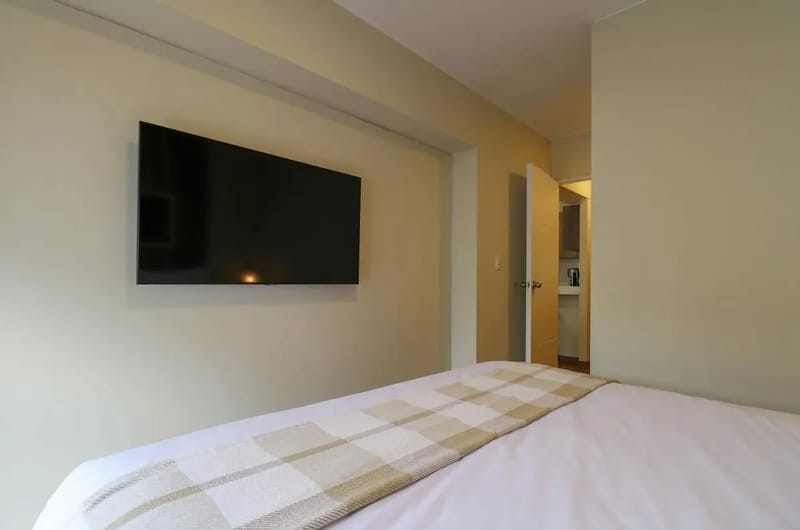Majestic 2BR w/ Comfy Balcony Near Kennedy Park