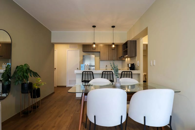 Majestic 2BR w/ Comfy Balcony Near Kennedy Park