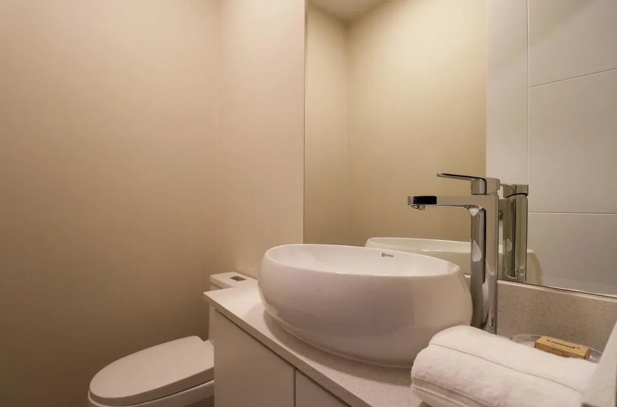 Majestic 2BR w/ Comfy Balcony Near Kennedy Park
