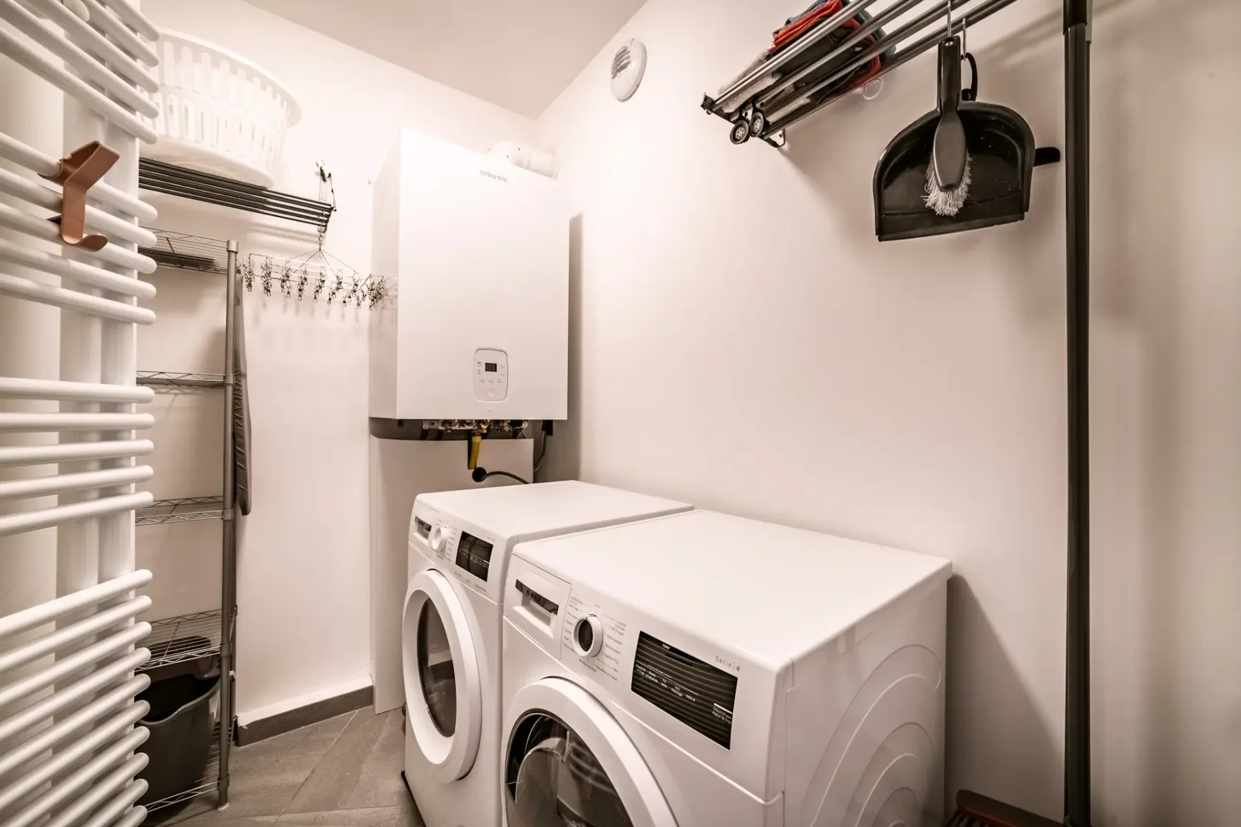 laundry room with washing machine and dryer
