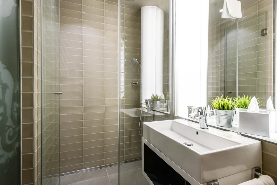 Guest room shower